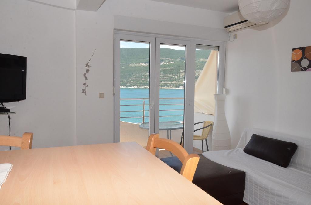 Apartments Bellevue - Otasevic Herceg Novi Oda fotoğraf