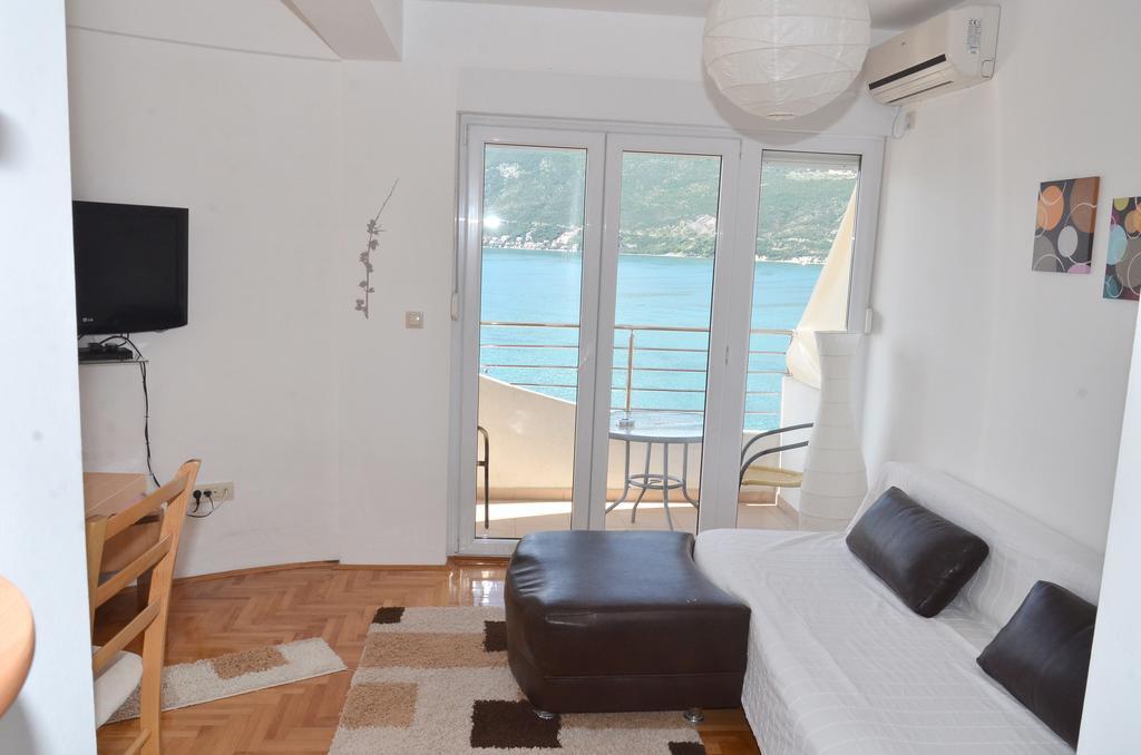 Apartments Bellevue - Otasevic Herceg Novi Oda fotoğraf